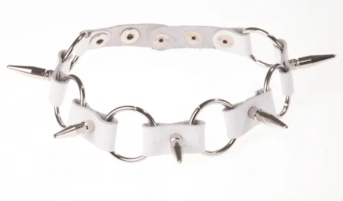 ошейник кожаный белый с кольцами шириной 20мм с с шипами длиной 25мм 3109-3 в Перми