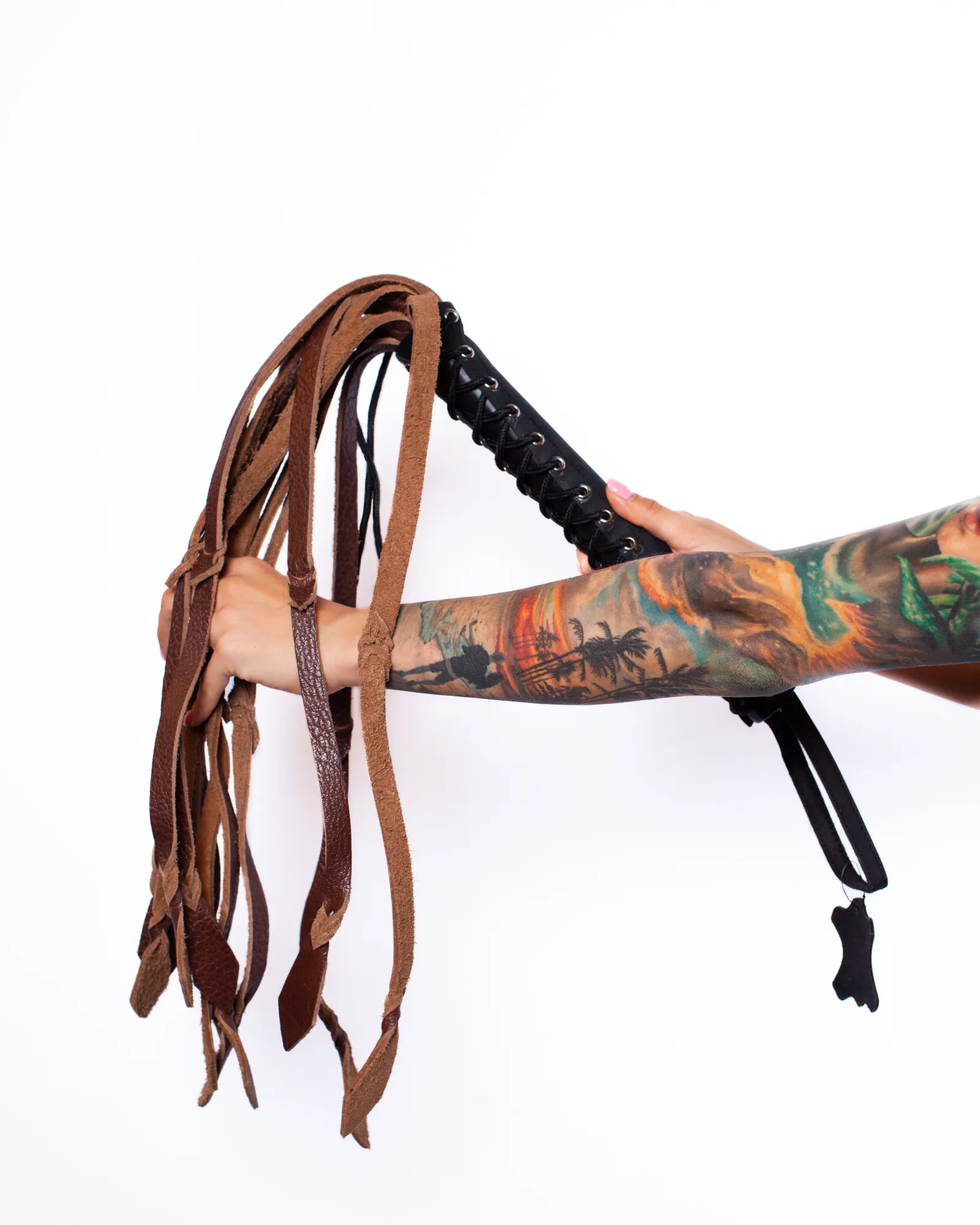 плетёный флоггер  scandal из натуральной кожи (brown) в Перми