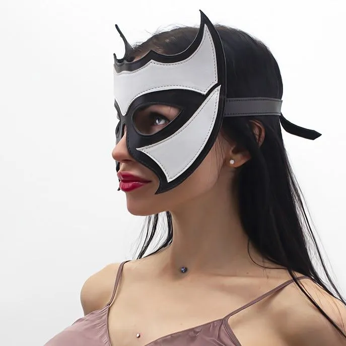 маска на лицо подиум с белой вставкой в Перми