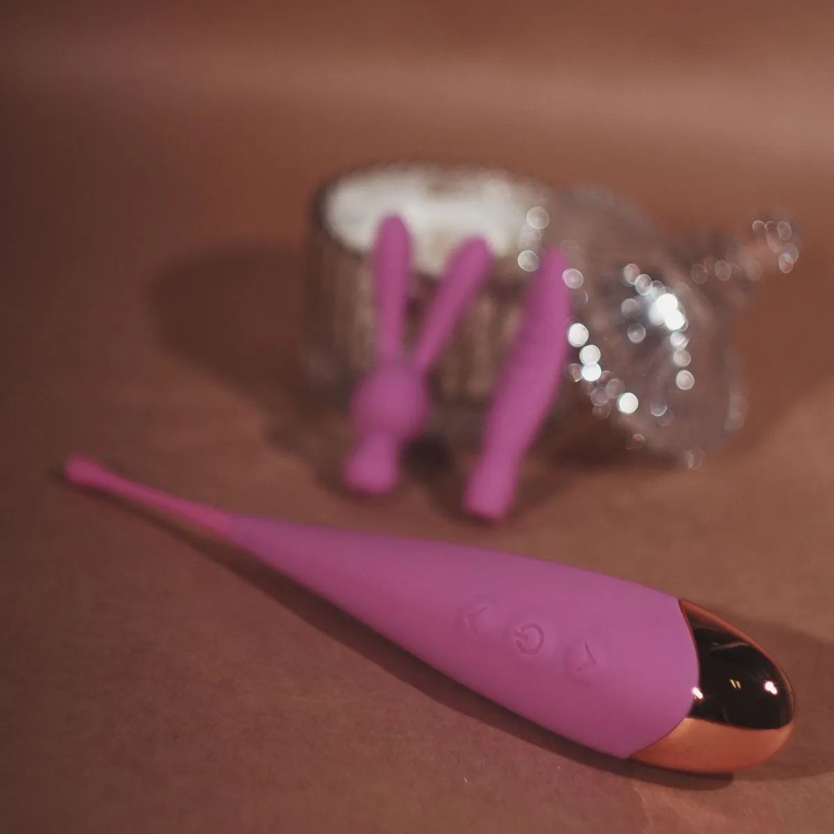 вибромассажер зайка с двумя насадками, фиолетовый в Перми