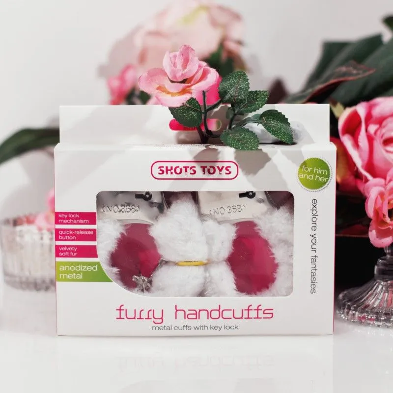 наручники декоративные с мехом shots beginner"s handcuffs furry, белые в Перми