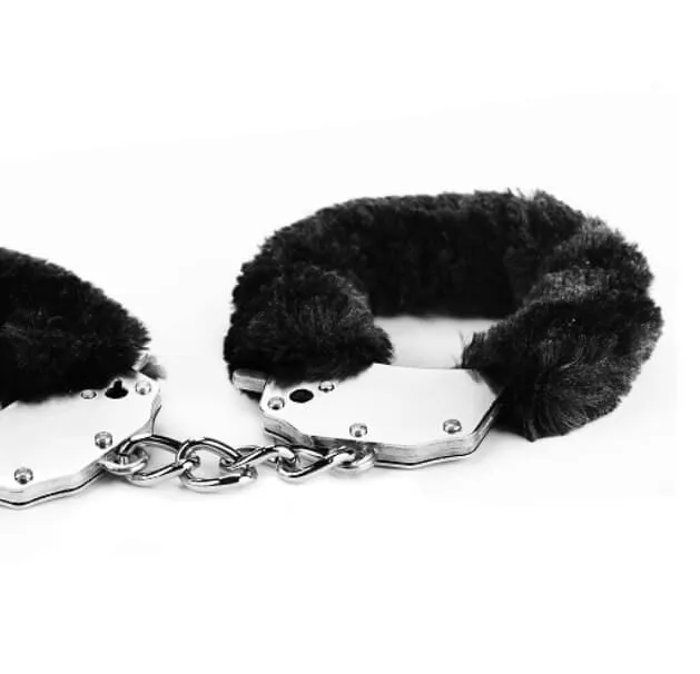 наручники декоративные lovetoy fetish pleasure fluffy handcuffs, черные в Перми