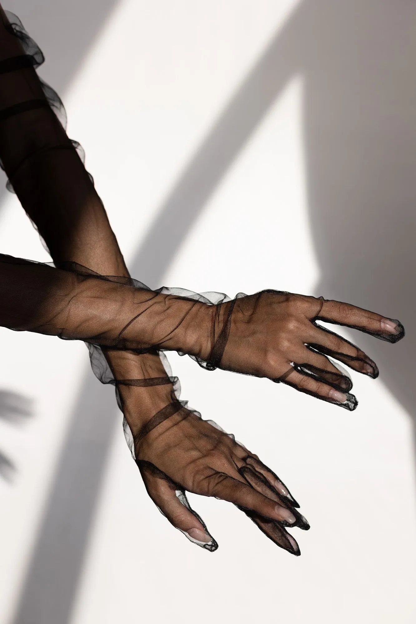 Перчатки длинные в сетку, черные