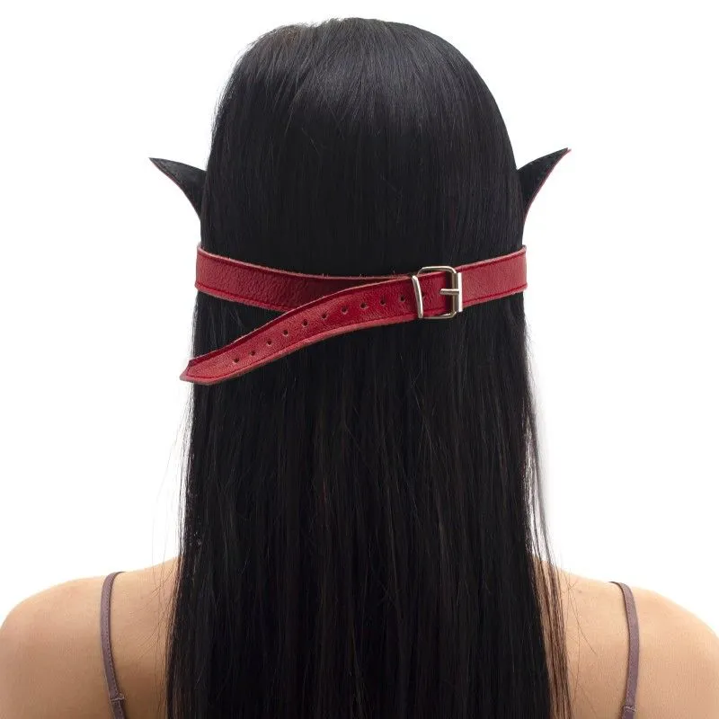 маска подиум с заклепками, красная в Перми