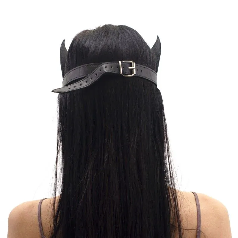 маска на лицо подиум с белой вставкой в Перми