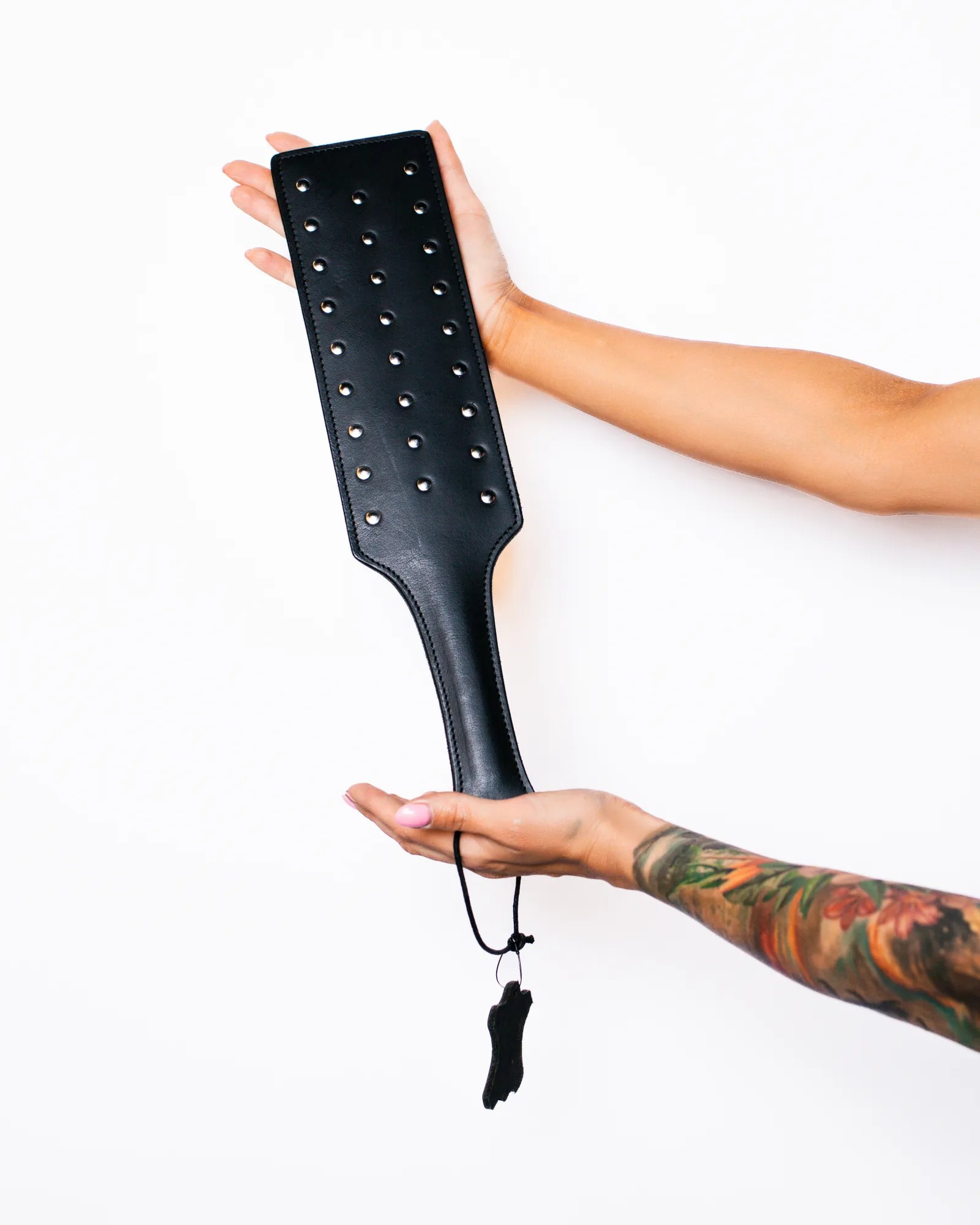 паддл (шлёпалка) scandal из натуральной кожи с клёпками (black) в Перми