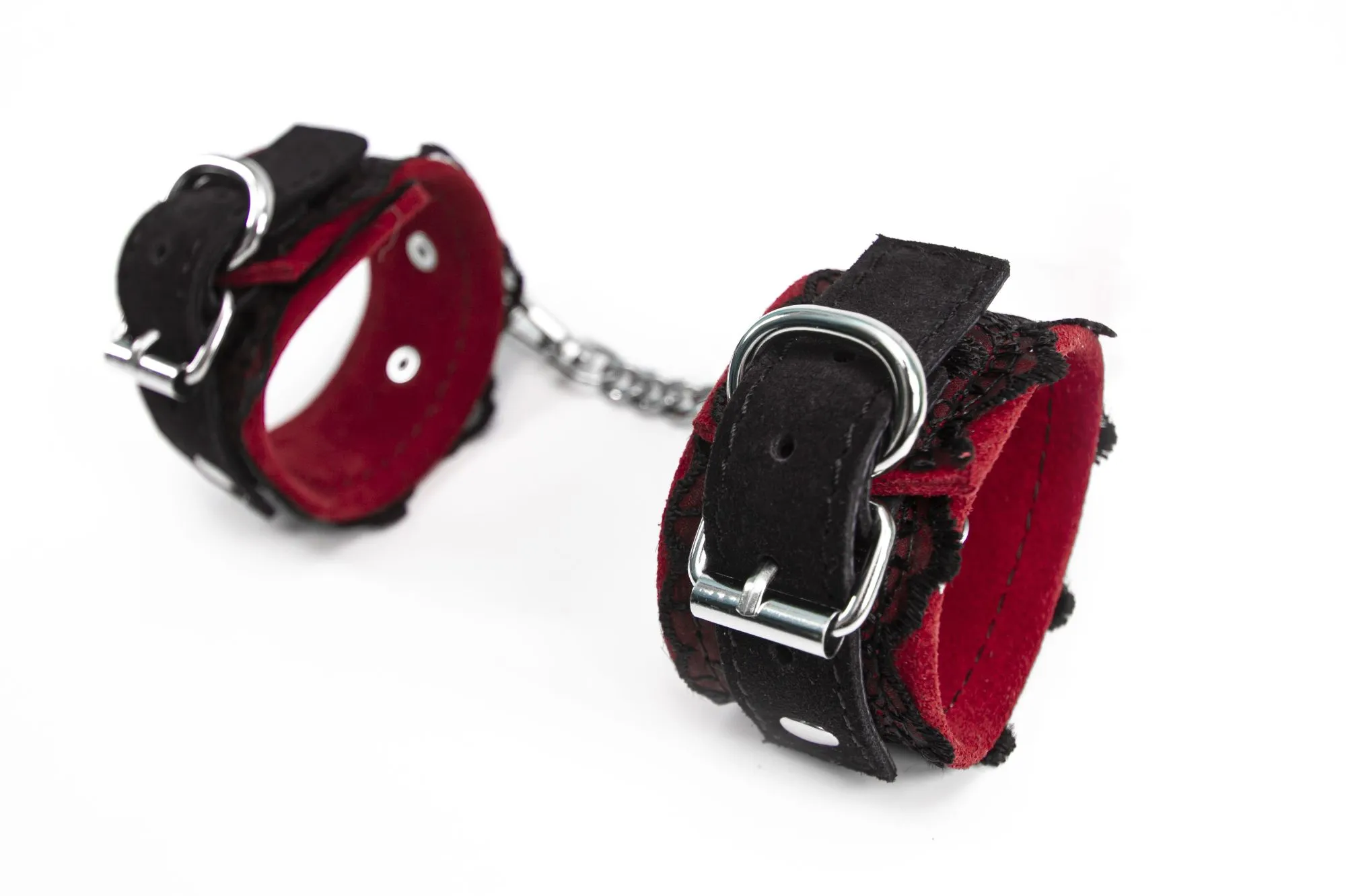 hаручники pinkrabbit замшевые красные с черным кружевом на цепочке в Перми