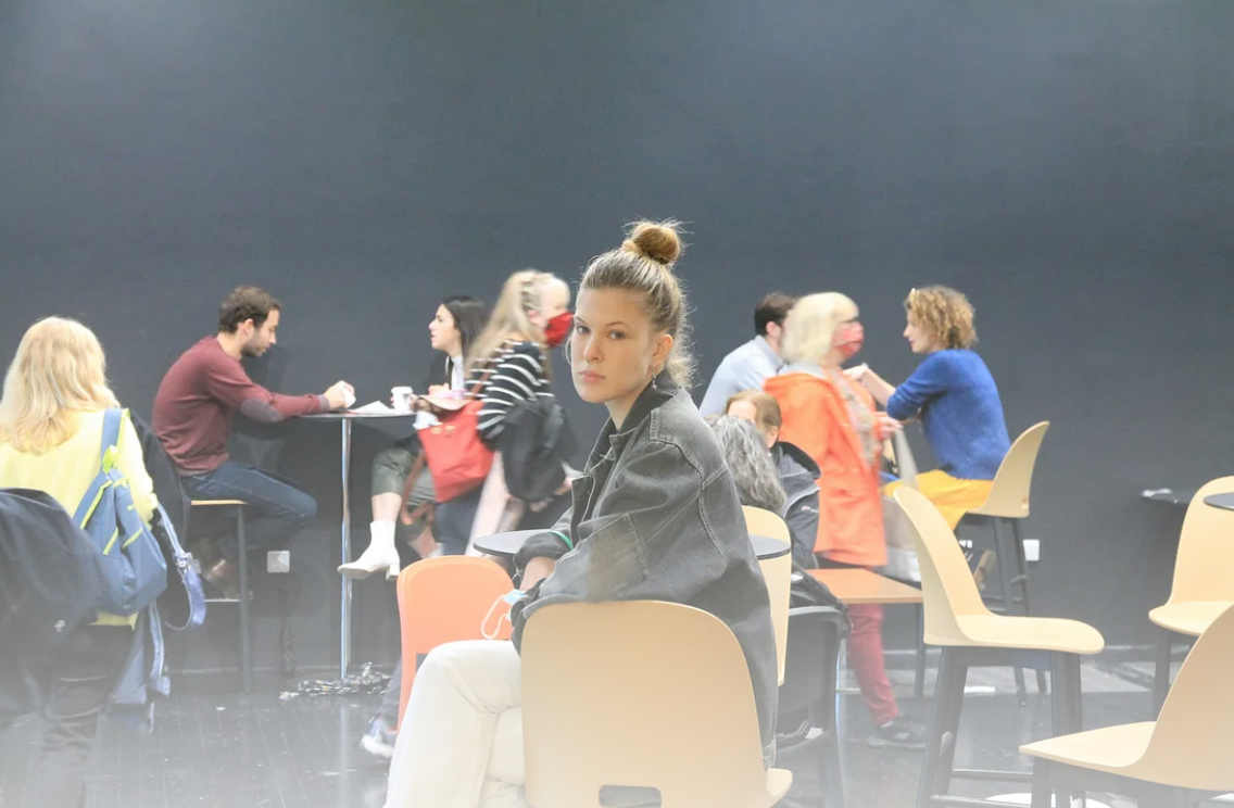 Почему девушки "играют в недотрог"?